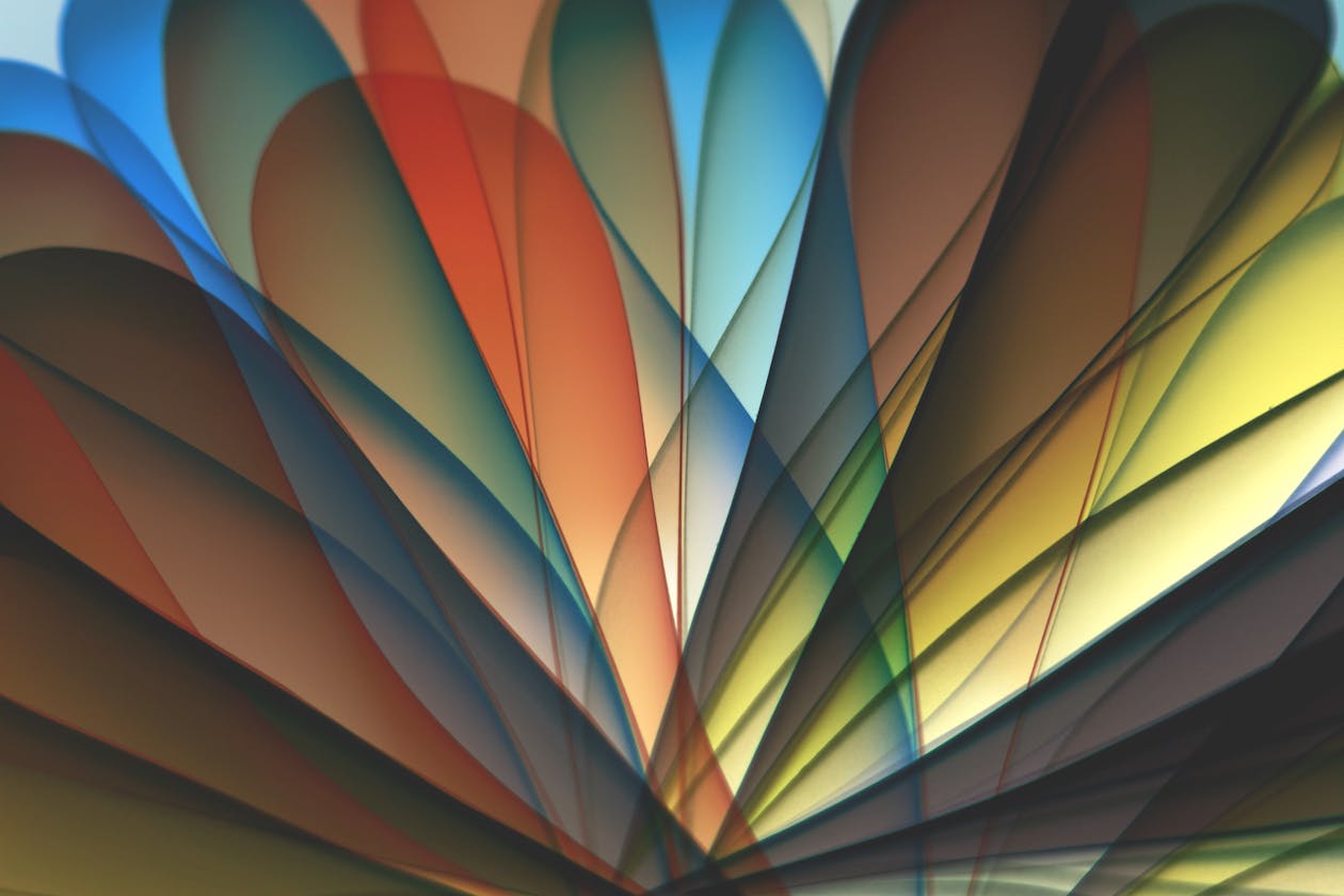 Hierarchical Scalable Vector Graphics Generation